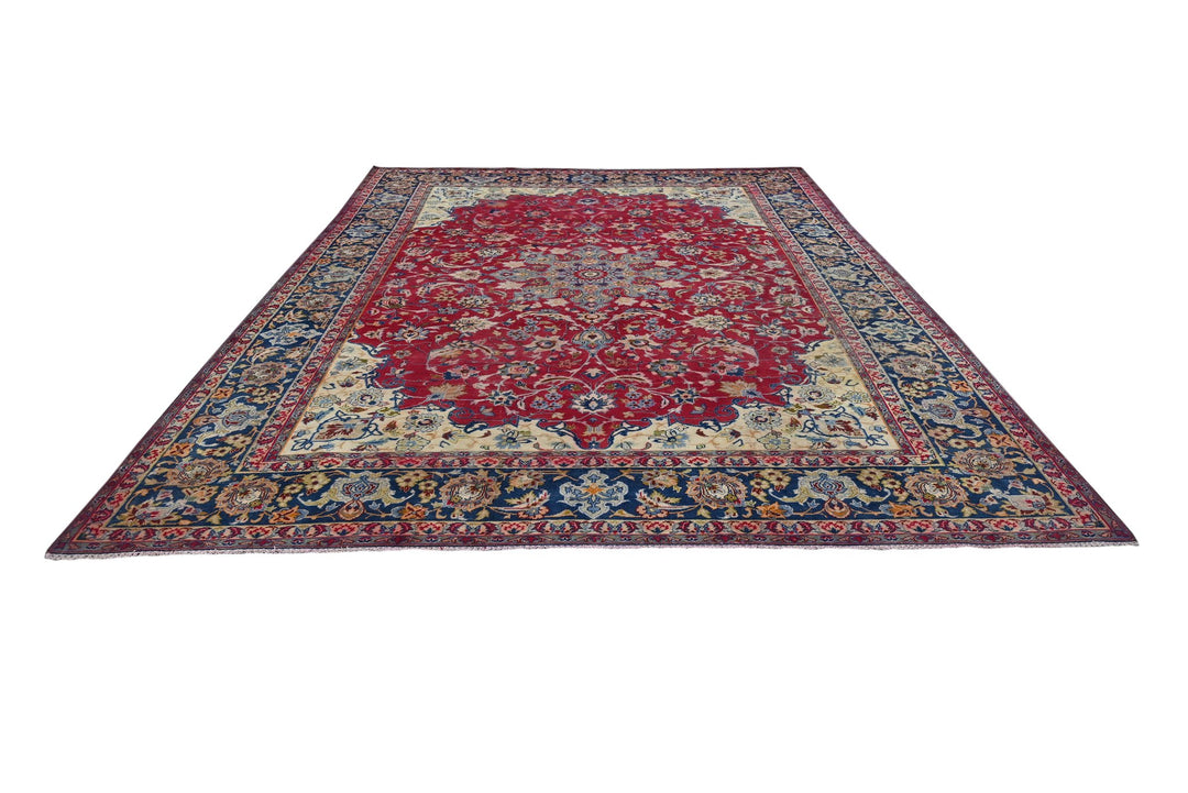 red Oversized rug 8' 10" x 11' 1"