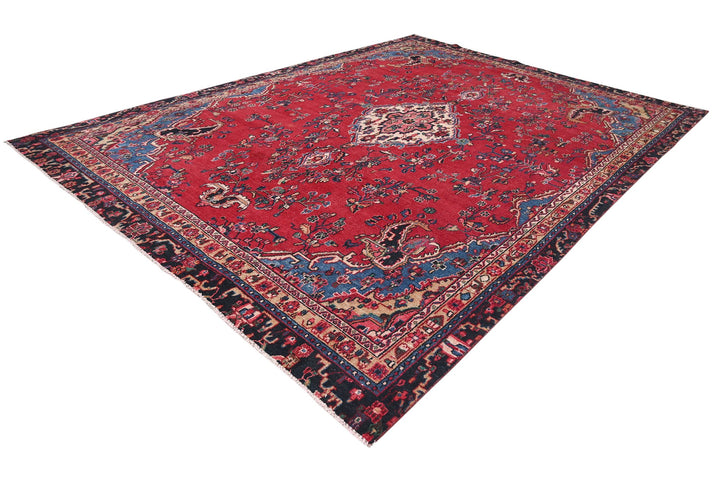 red Oversized rug 9' 6" x 12' 8"