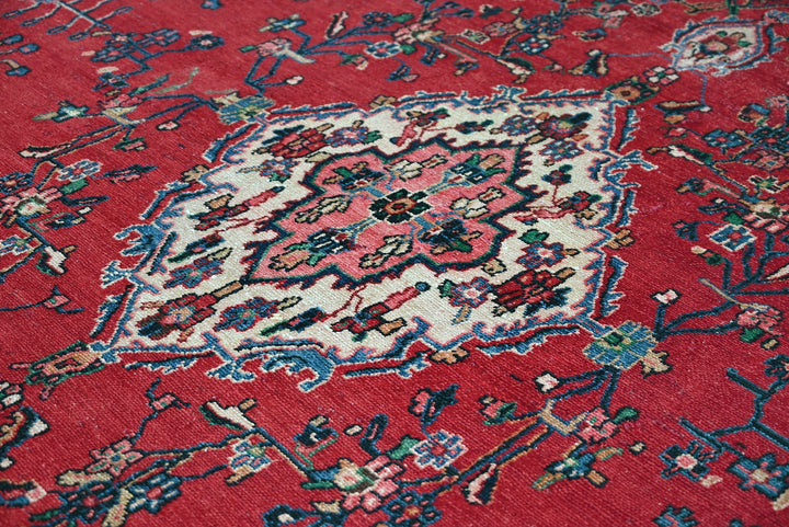 red Oversized rug 9' 6" x 12' 8"
