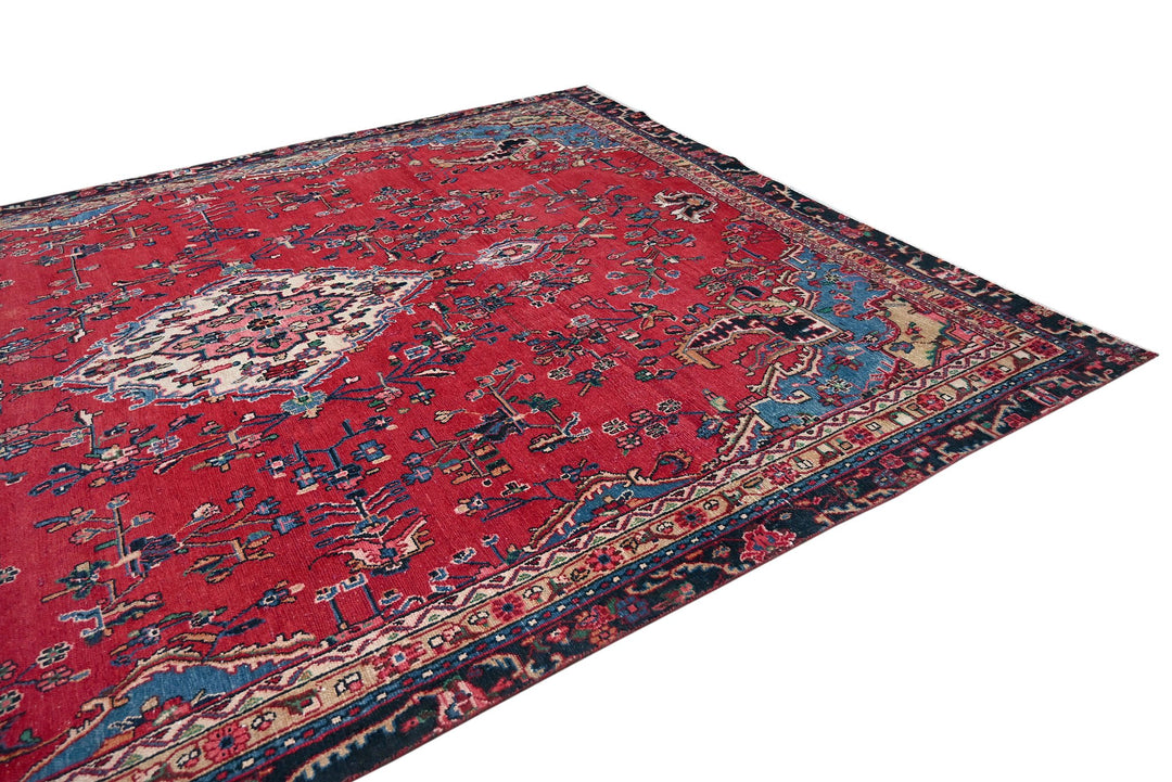 red Oversized rug 9' 6" x 12' 8"