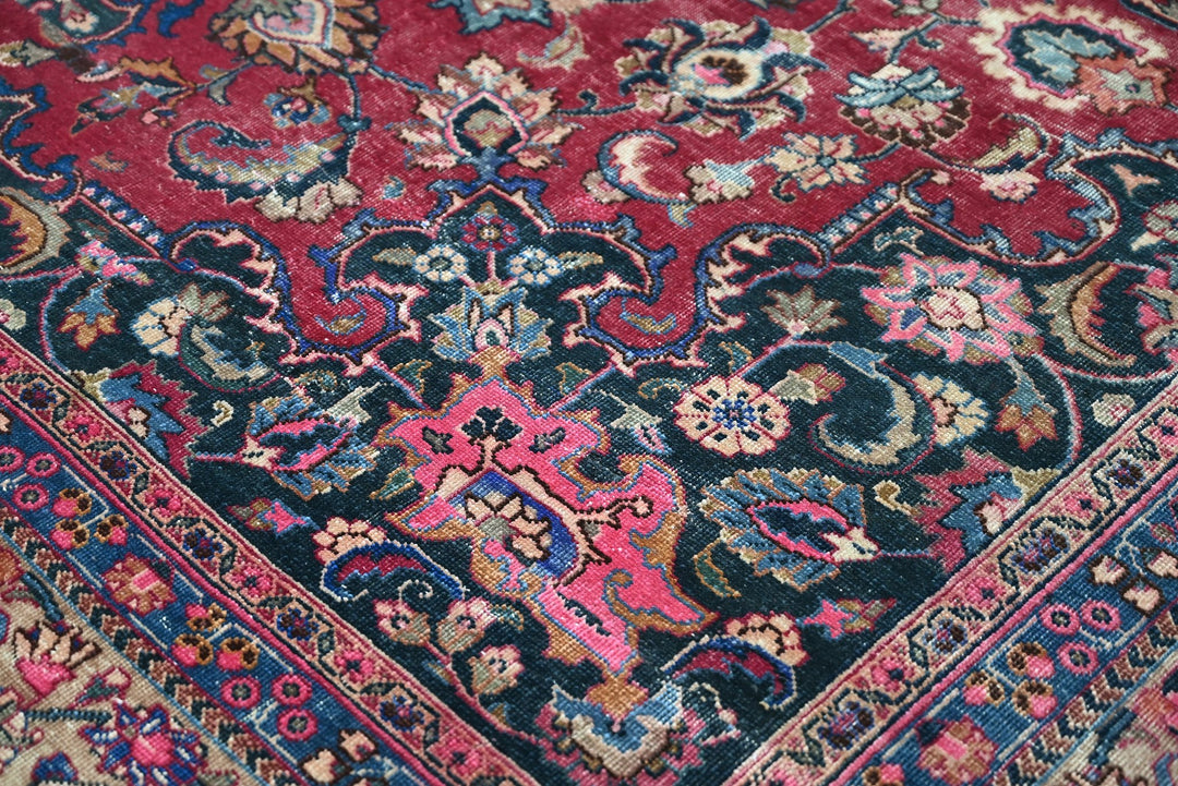 red Oversized rug 8' 8" x 11' 7"