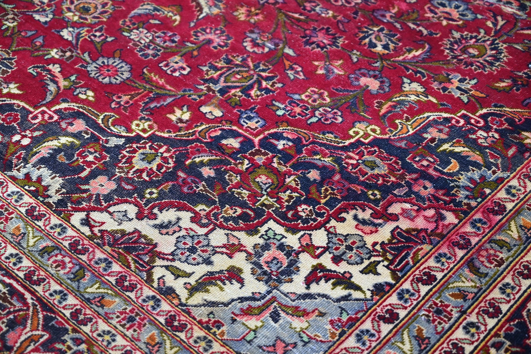 red Oversized rug 9' 6" x 11' 10"