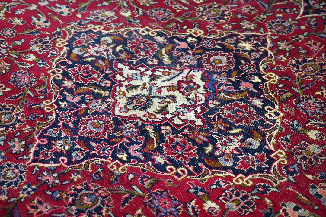 red Oversized rug 9' 6" x 11' 10"