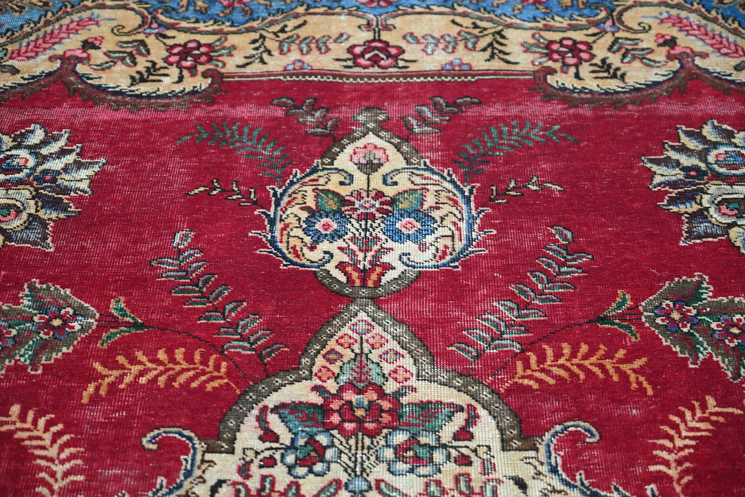 red Oversized rug 9' 5" x 12' 7"