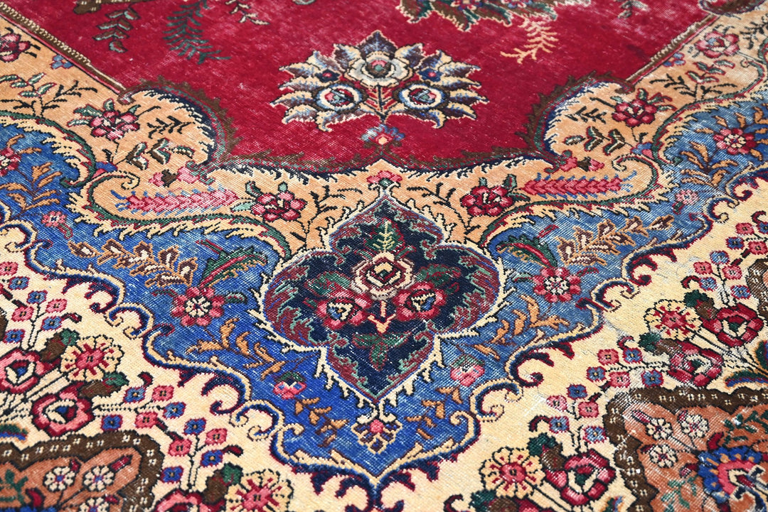 red Oversized rug 9' 5" x 12' 7"
