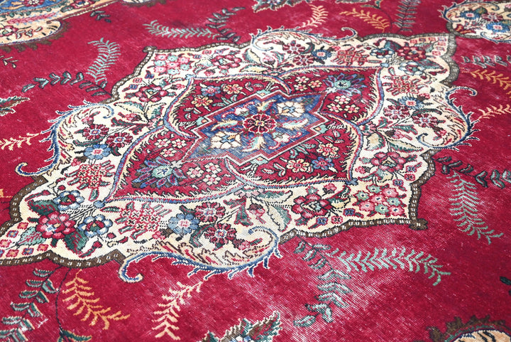 red Oversized rug 9' 5" x 12' 7"