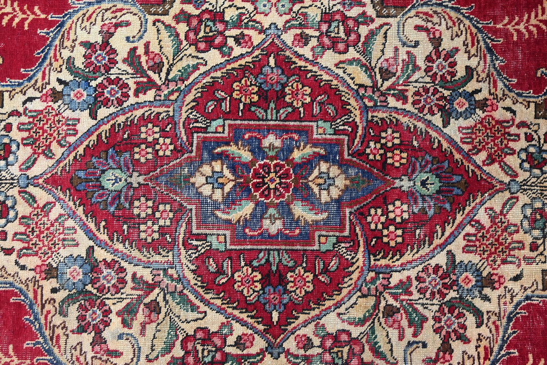 red Oversized rug 9' 5" x 12' 7"