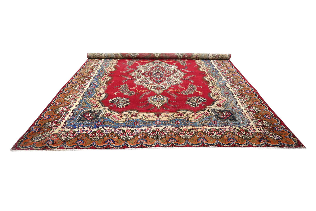 red Oversized rug 9' 5" x 12' 7"