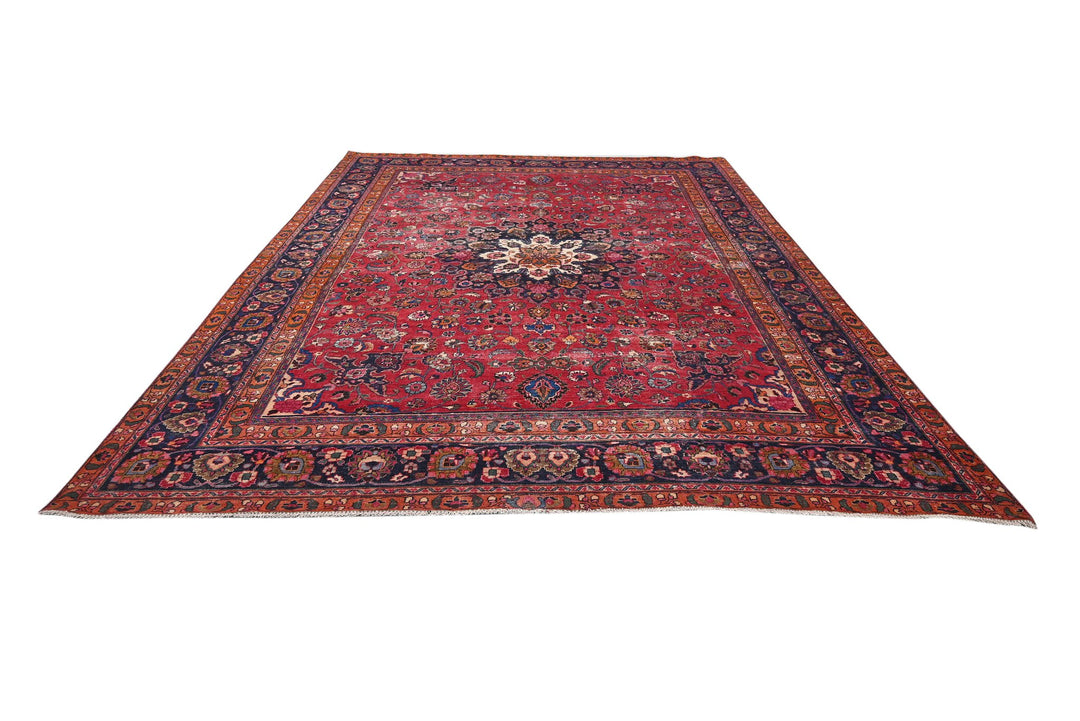 red Oversized rug 9' 9" x 13' 1"