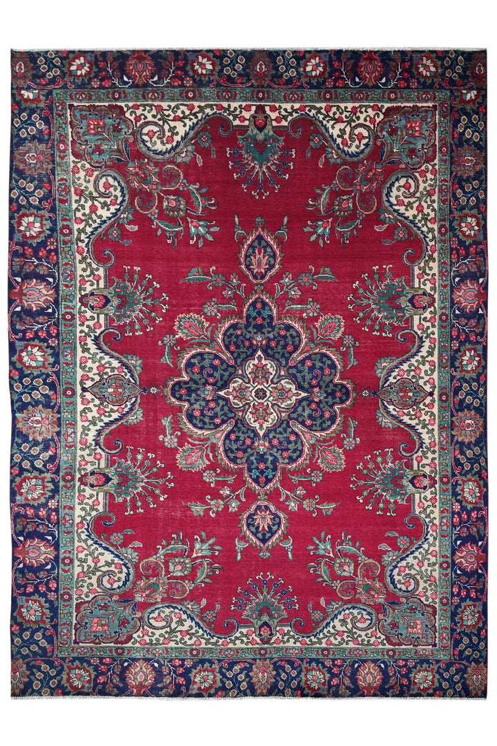 red Oversized rug 9' 1" x 12' 4"