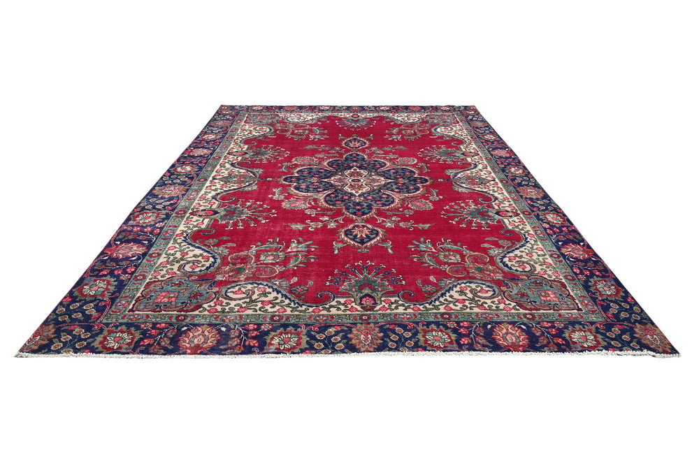 red Oversized rug 9' 1" x 12' 4"