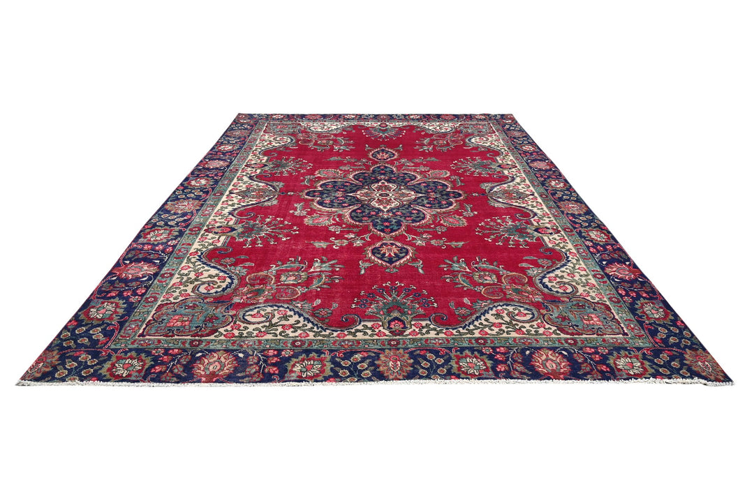 red Oversized rug 9' 1" x 12' 4"
