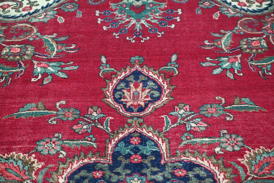 red Oversized rug 9' 1" x 12' 4"