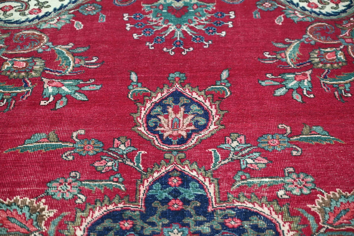red Oversized rug 9' 1" x 12' 4"