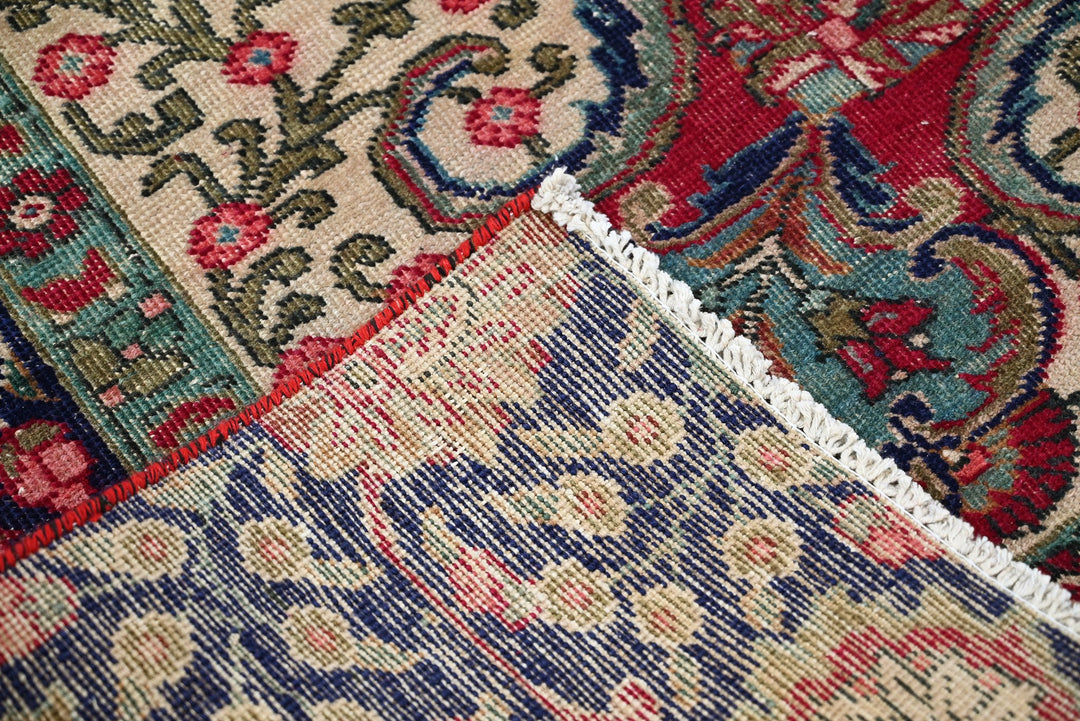 red Oversized rug 9' 1" x 12' 4"