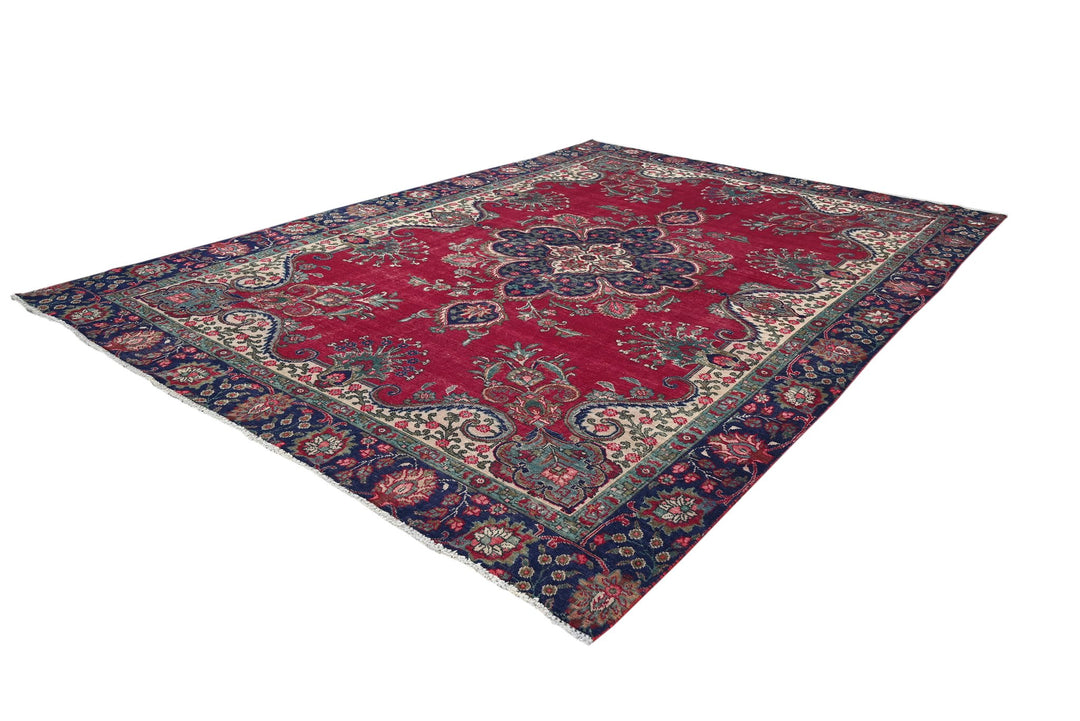 red Oversized rug 9' 1" x 12' 4"