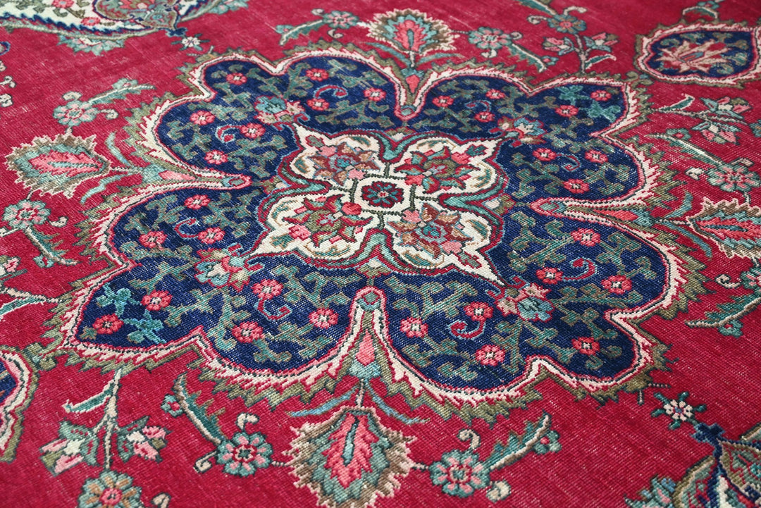 red Oversized rug 9' 1" x 12' 4"