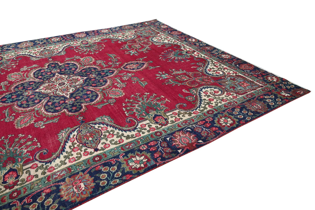red Oversized rug 9' 1" x 12' 4"