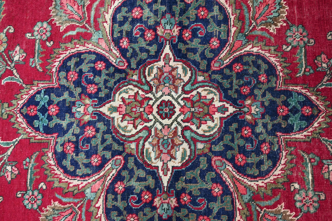 red Oversized rug 9' 1" x 12' 4"
