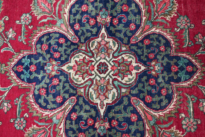 red Oversized rug 9' 1" x 12' 4"