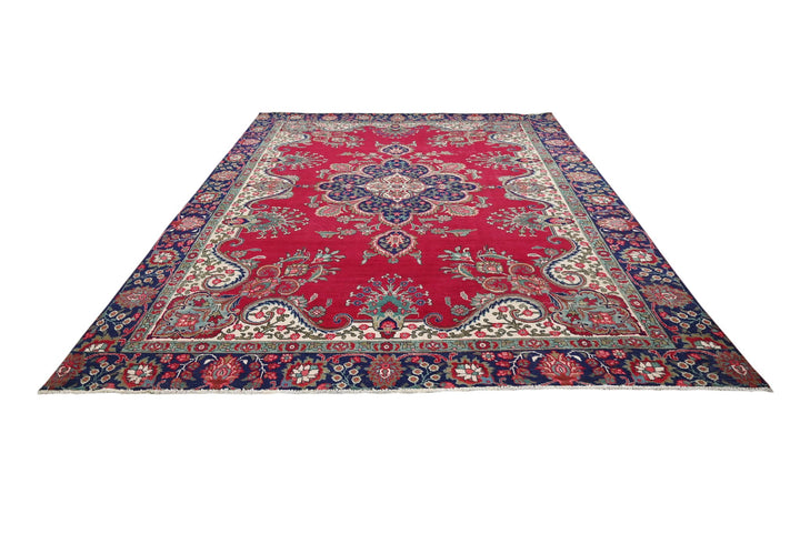 red Oversized rug 9' 1" x 12' 4"