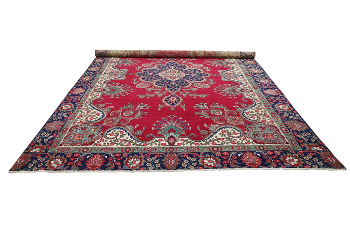 red Oversized rug 9' 1" x 12' 4"