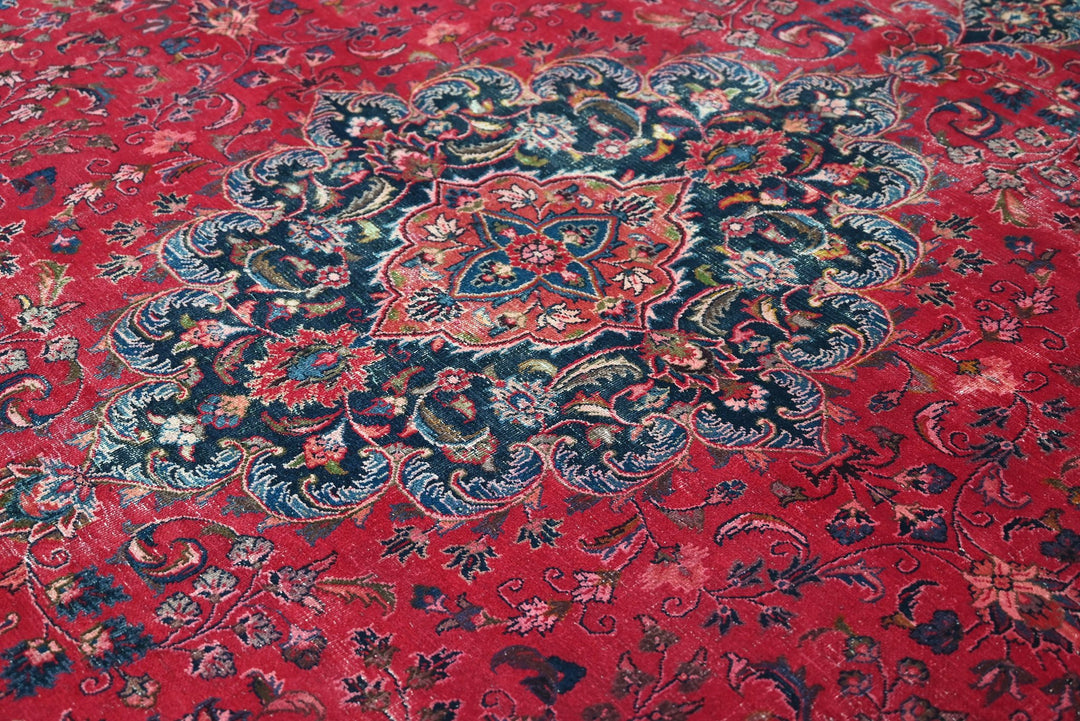 red Oversized rug 9' 8" x 12' 3"