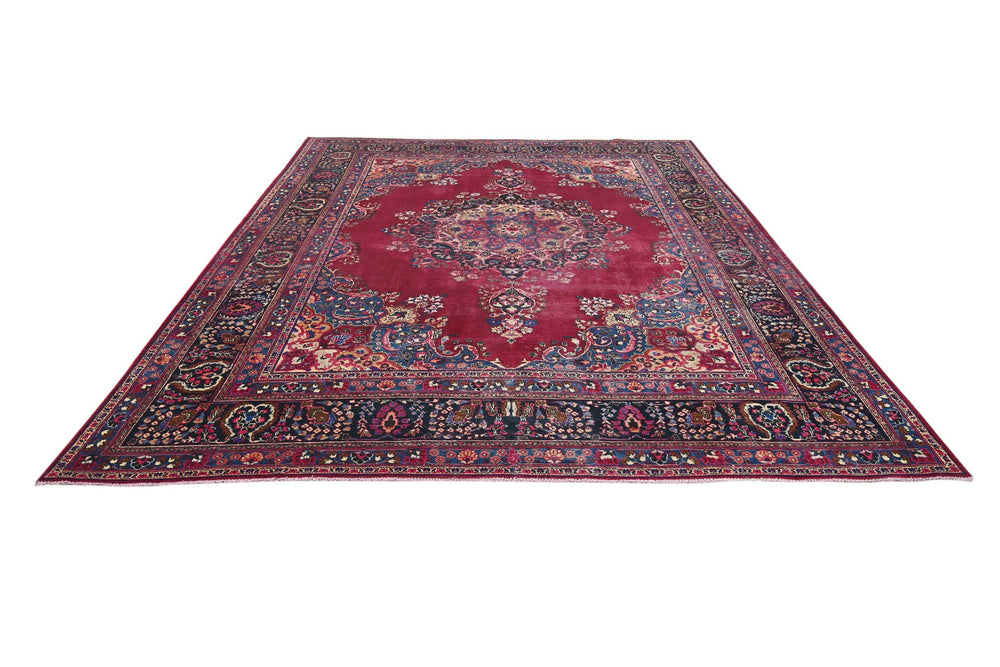 red Oversized rug 9' 10" x 12' 2"