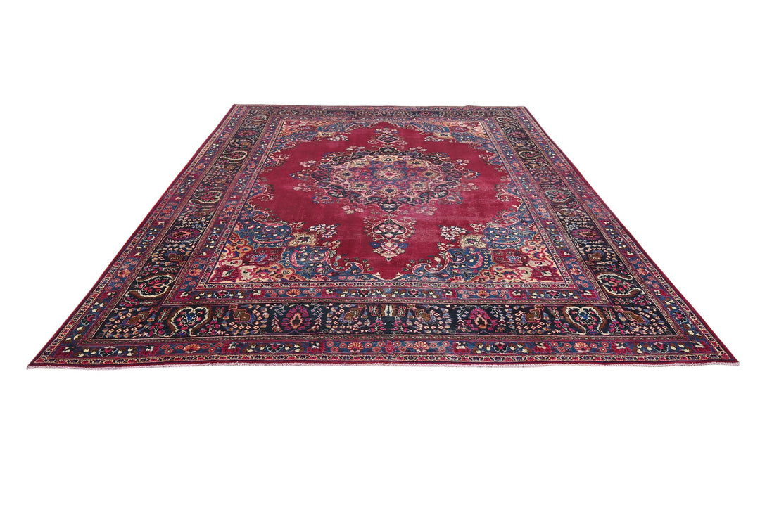red Oversized rug 9' 10" x 12' 2"