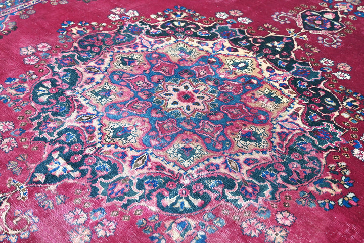 red Oversized rug 9' 10" x 12' 2"