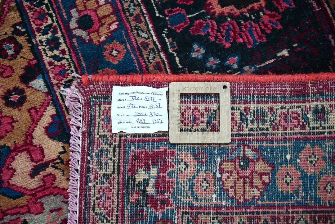 red Oversized rug 9' 10" x 12' 2"