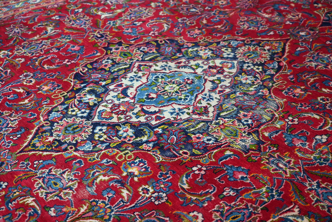 red Oversized rug 9' 6" x 12' 11"
