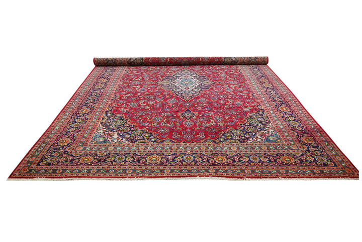 red Oversized rug 9' 6" x 12' 11"