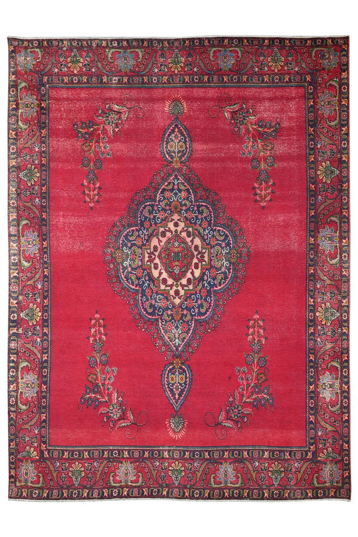 red Oversized rug 9' 6" x 12' 10"
