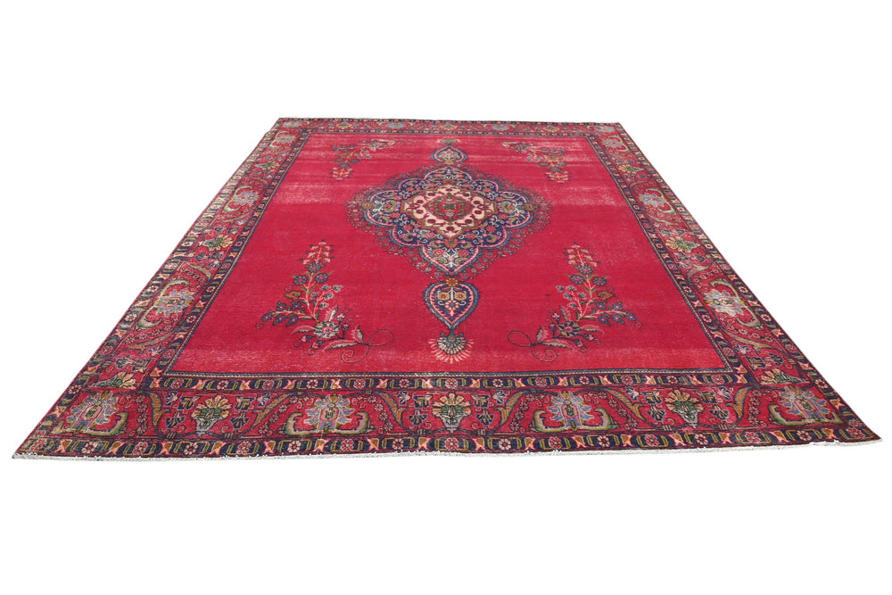 red Oversized rug 9' 6" x 12' 10"