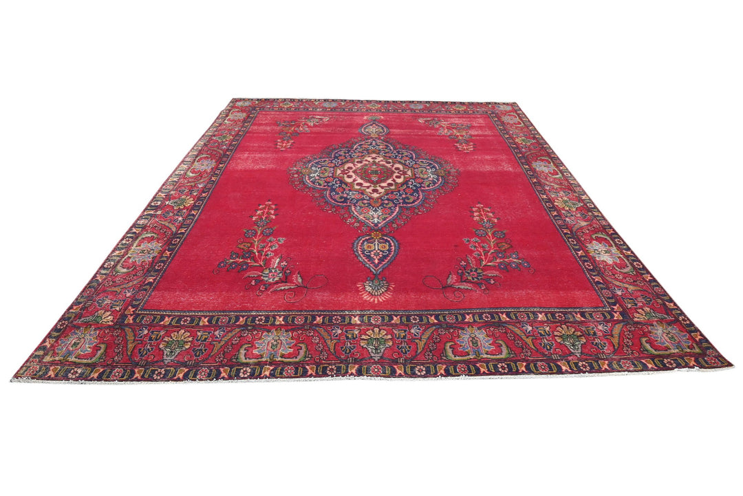 red Oversized rug 9' 6" x 12' 10"