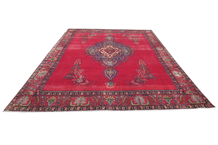 red Oversized rug 9' 6" x 12' 10"
