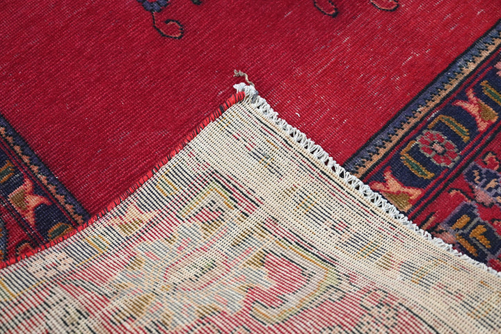 red Oversized rug 9' 6" x 12' 10"