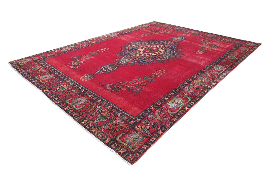 red Oversized rug 9' 6" x 12' 10"