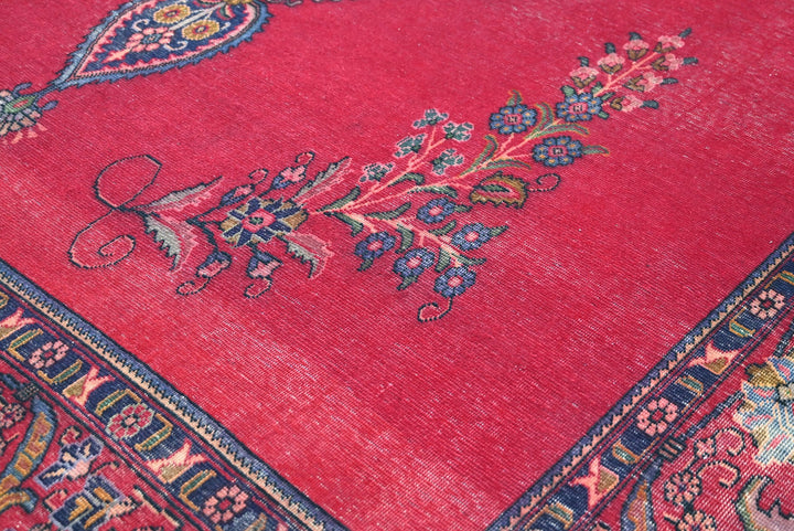 red Oversized rug 9' 6" x 12' 10"