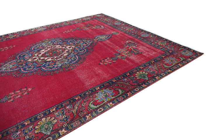red Oversized rug 9' 6" x 12' 10"