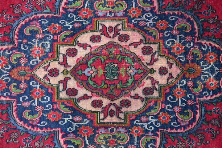 red Oversized rug 9' 6" x 12' 10"