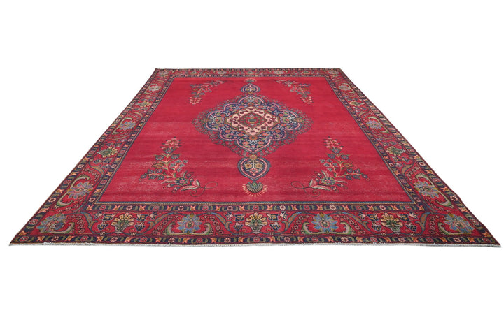 red Oversized rug 9' 6" x 12' 10"