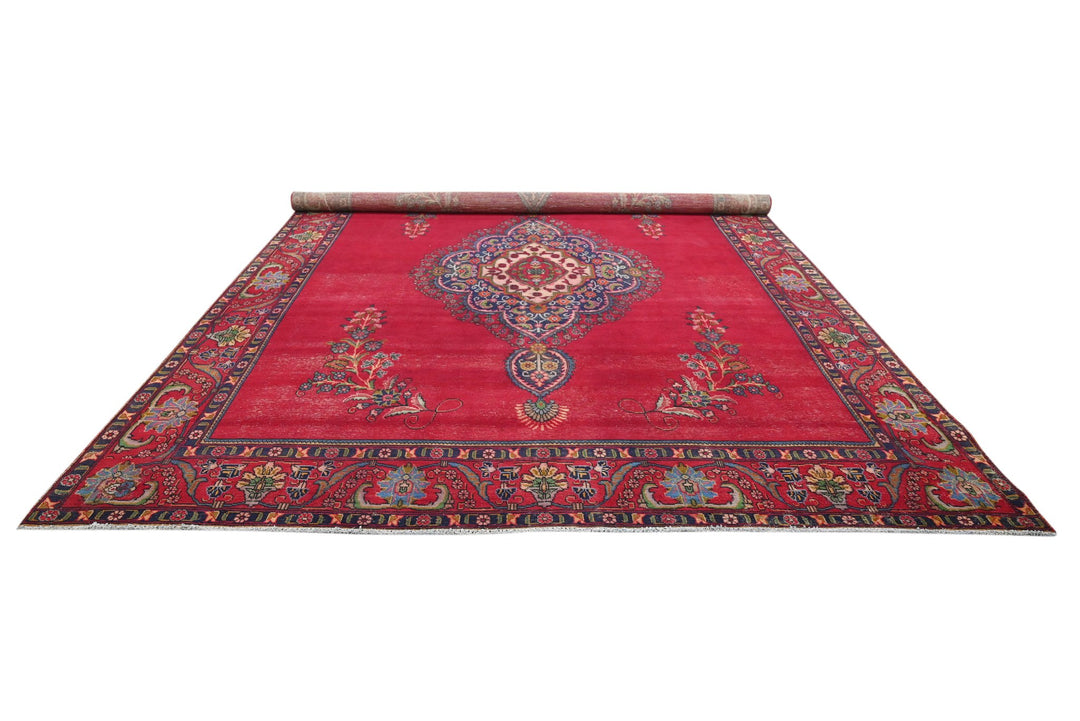 red Oversized rug 9' 6" x 12' 10"