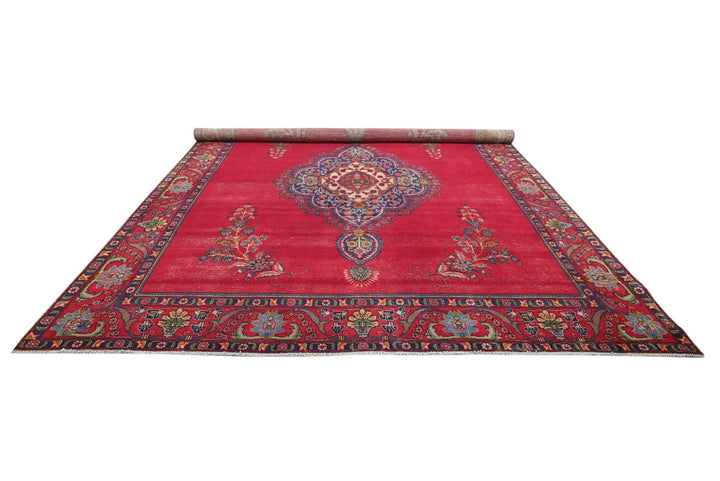 red Oversized rug 9' 6" x 12' 10"