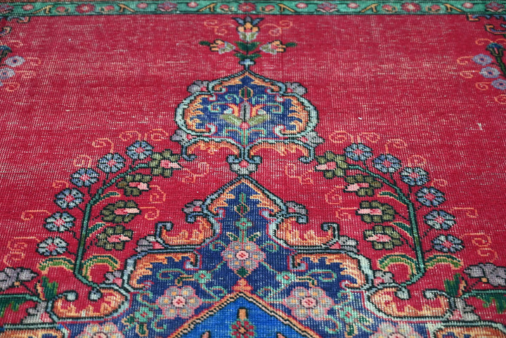 red Oversized rug 9' 6" x 9' 2"