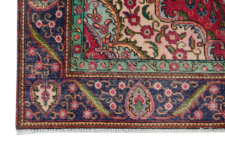 red Oversized rug 9' 6" x 9' 2"