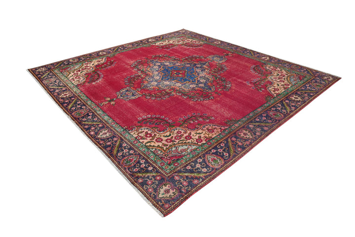 red Oversized rug 9' 6" x 9' 2"