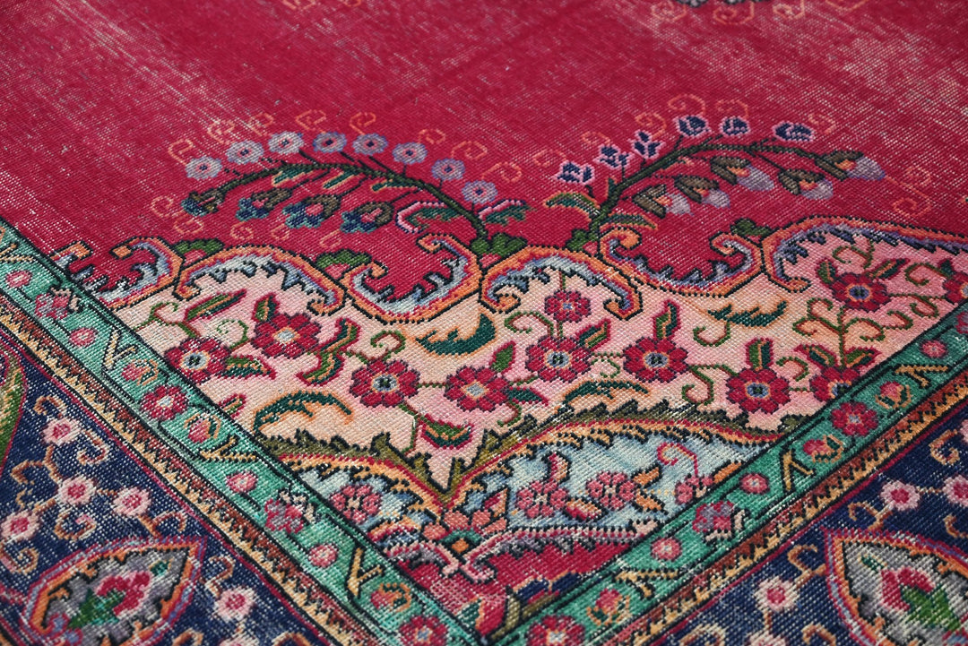 red Oversized rug 9' 6" x 9' 2"