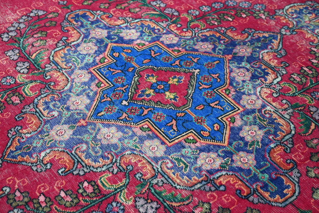 red Oversized rug 9' 6" x 9' 2"